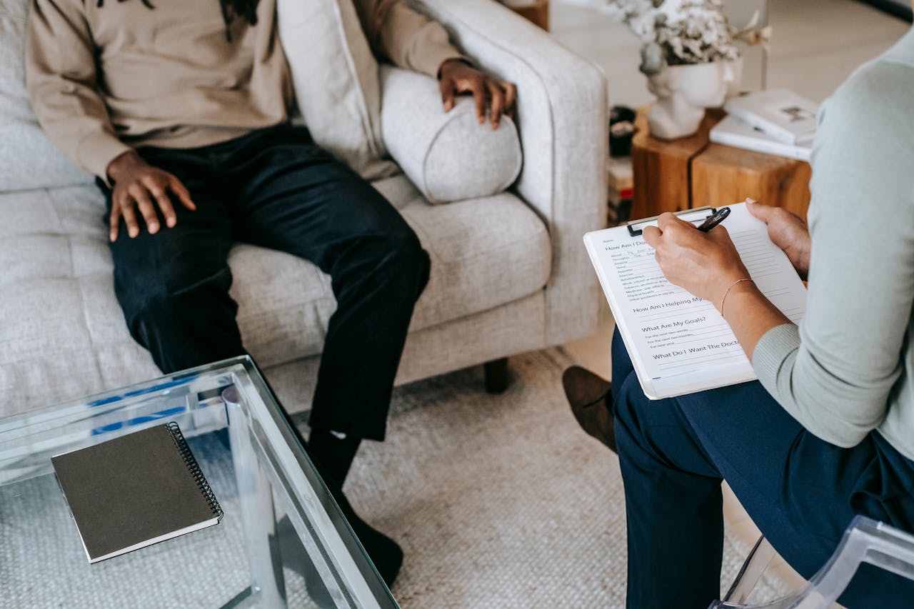 Read more about the article From Confusion to Clarity: How Life Coaching Helps You Find Your Path